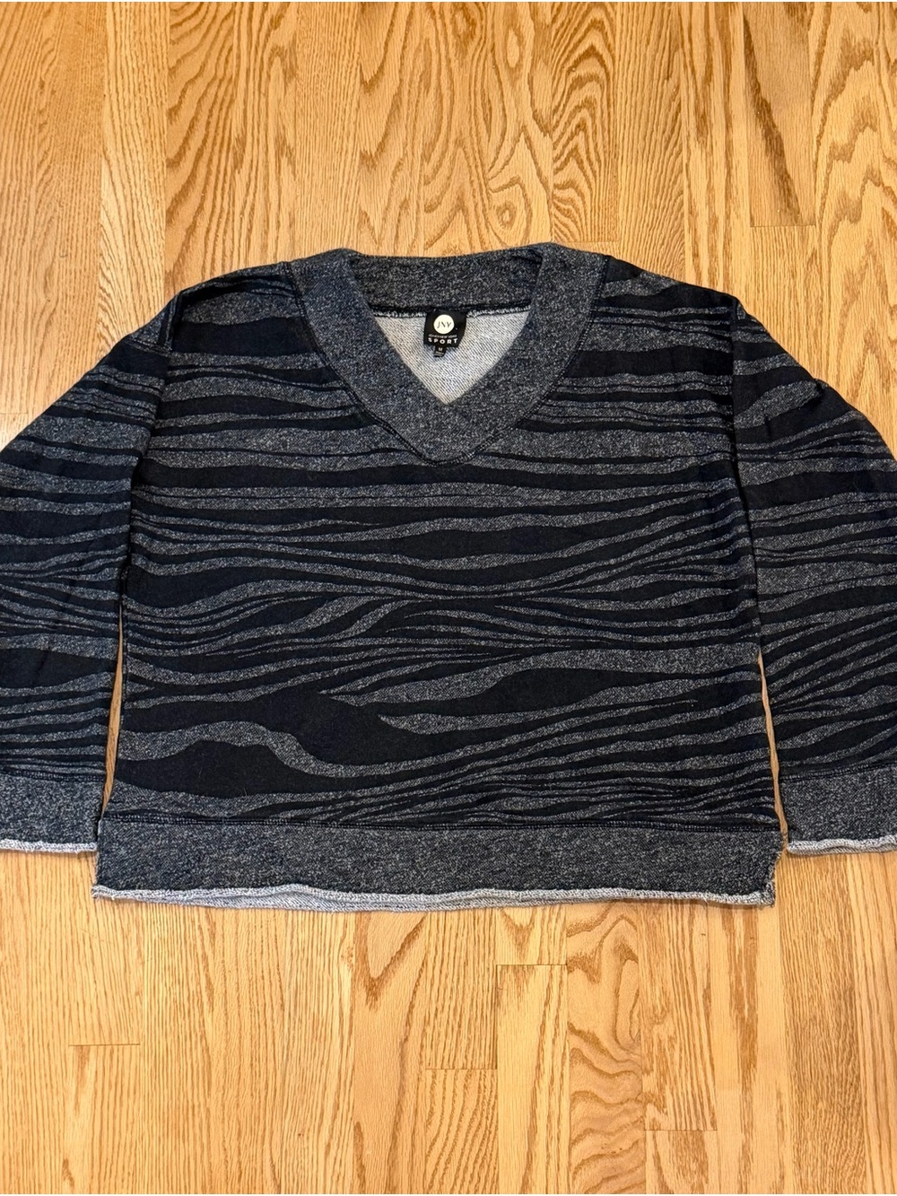 Jones New York V-Neck Black & Gray Striped Wave Top